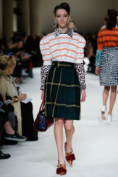Look 13